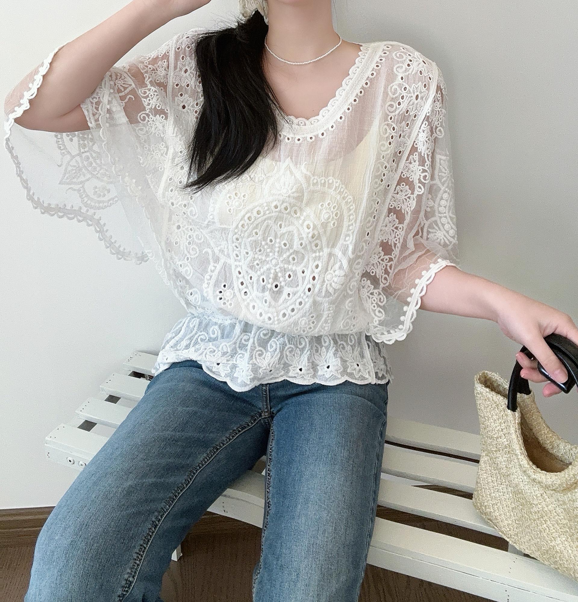 Bella Eyelet Blouse - 벨라 아일렛 블라우스