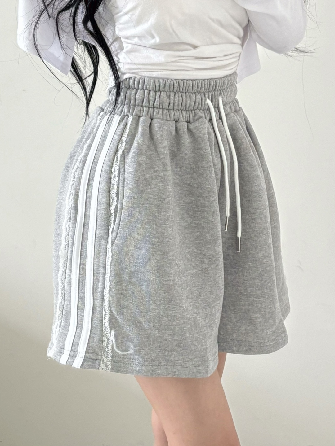 Lace Stripe Easy Shorts - 레이스 스트라이프 이지 쇼츠