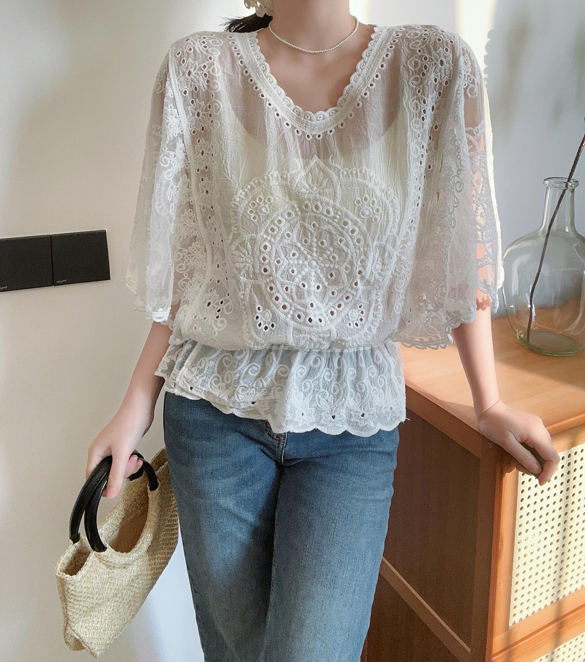 Bella Eyelet Blouse - 벨라 아일렛 블라우스