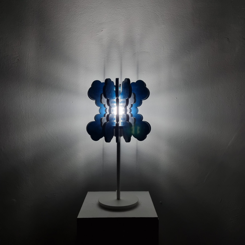 [김종혁] 반짝이는 시간, 그대로 멈춘 채 blue cloud, 23x23x46cm, 혼합매체, LED 스탠드, 2024