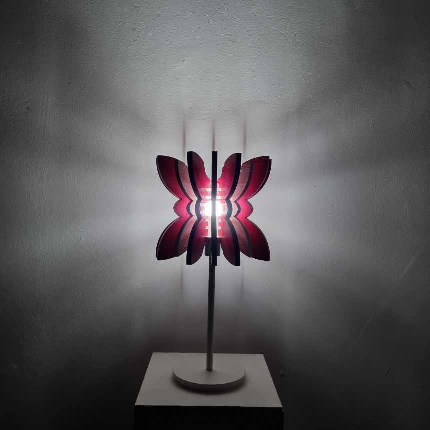 [김종혁] 반짝이는 시간, 그대로 멈춘 채 pink butterfly, 23x23x46cm, 혼합매체, LED 스탠드, 2024