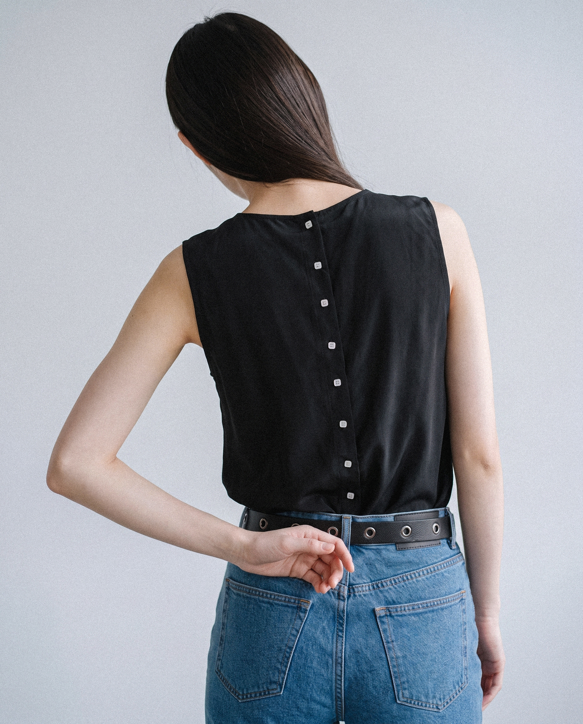 Poet Sleeveless Blouse ( 포엣 민소매 블라우스 )