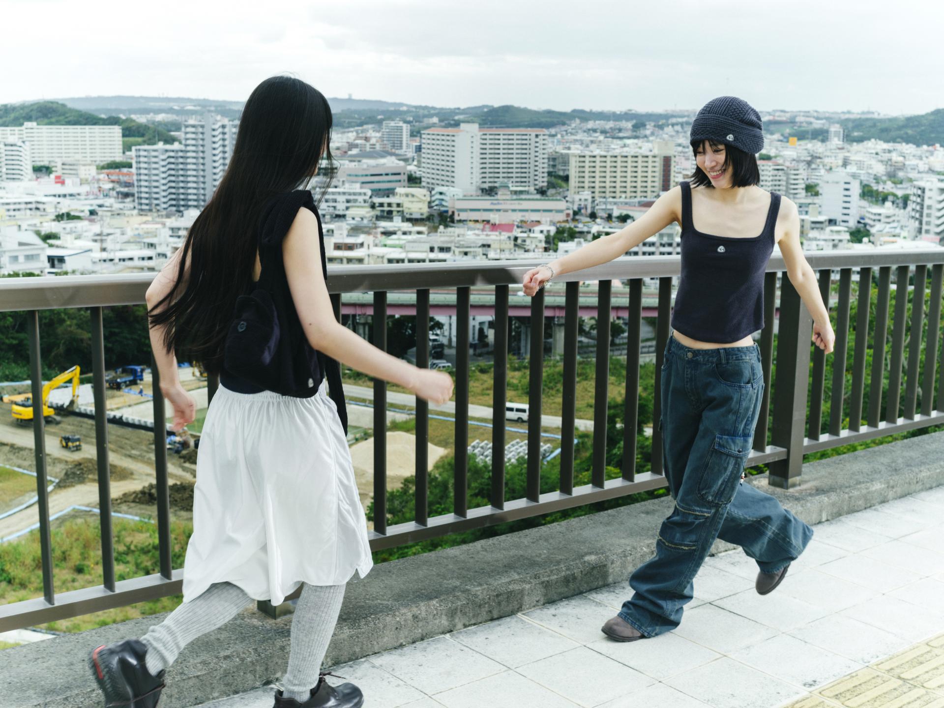 MUSINSA公式 | COYSEIO COZY SLEEVELESS NAVY