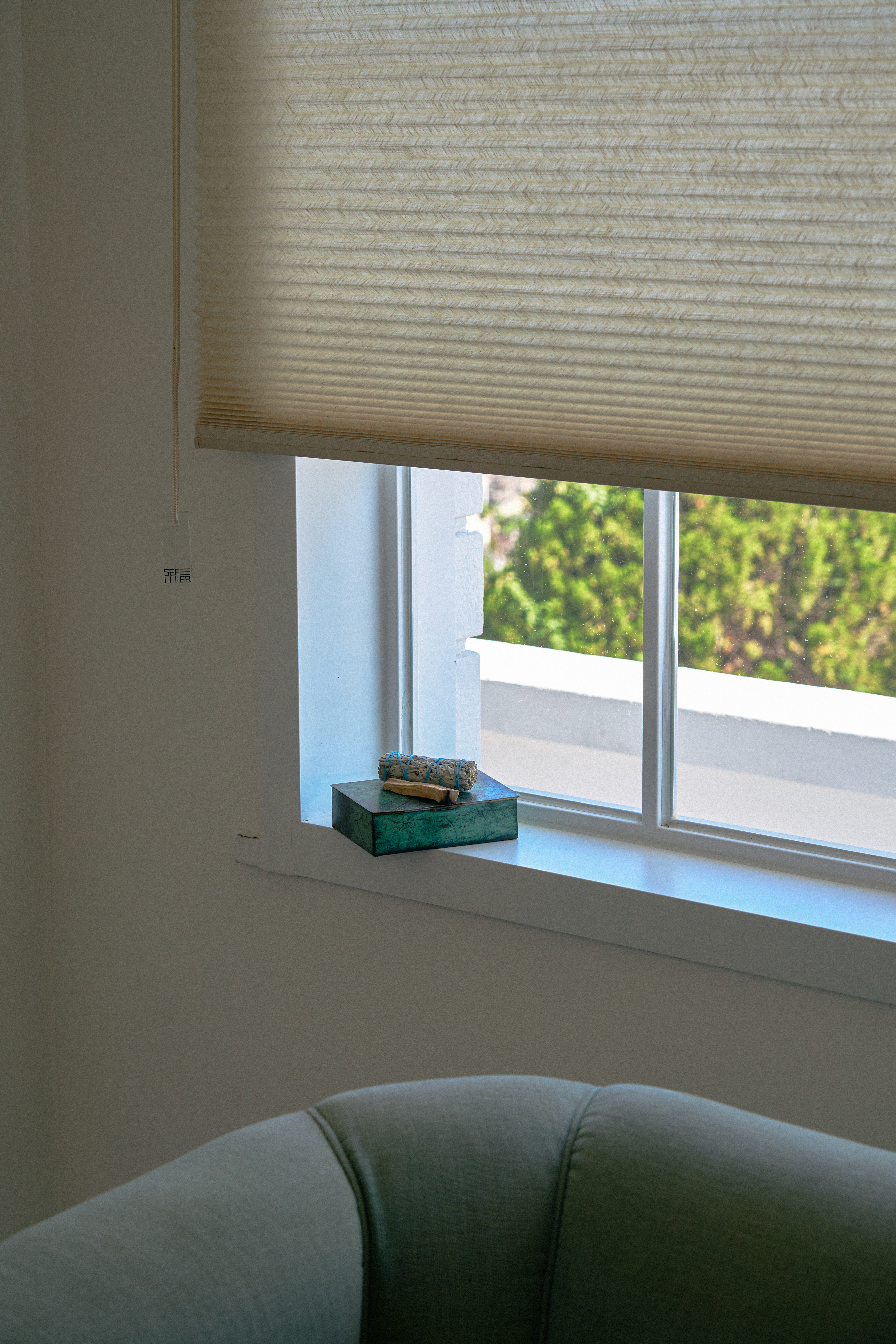 BOLD HONEYCOMB SHADE