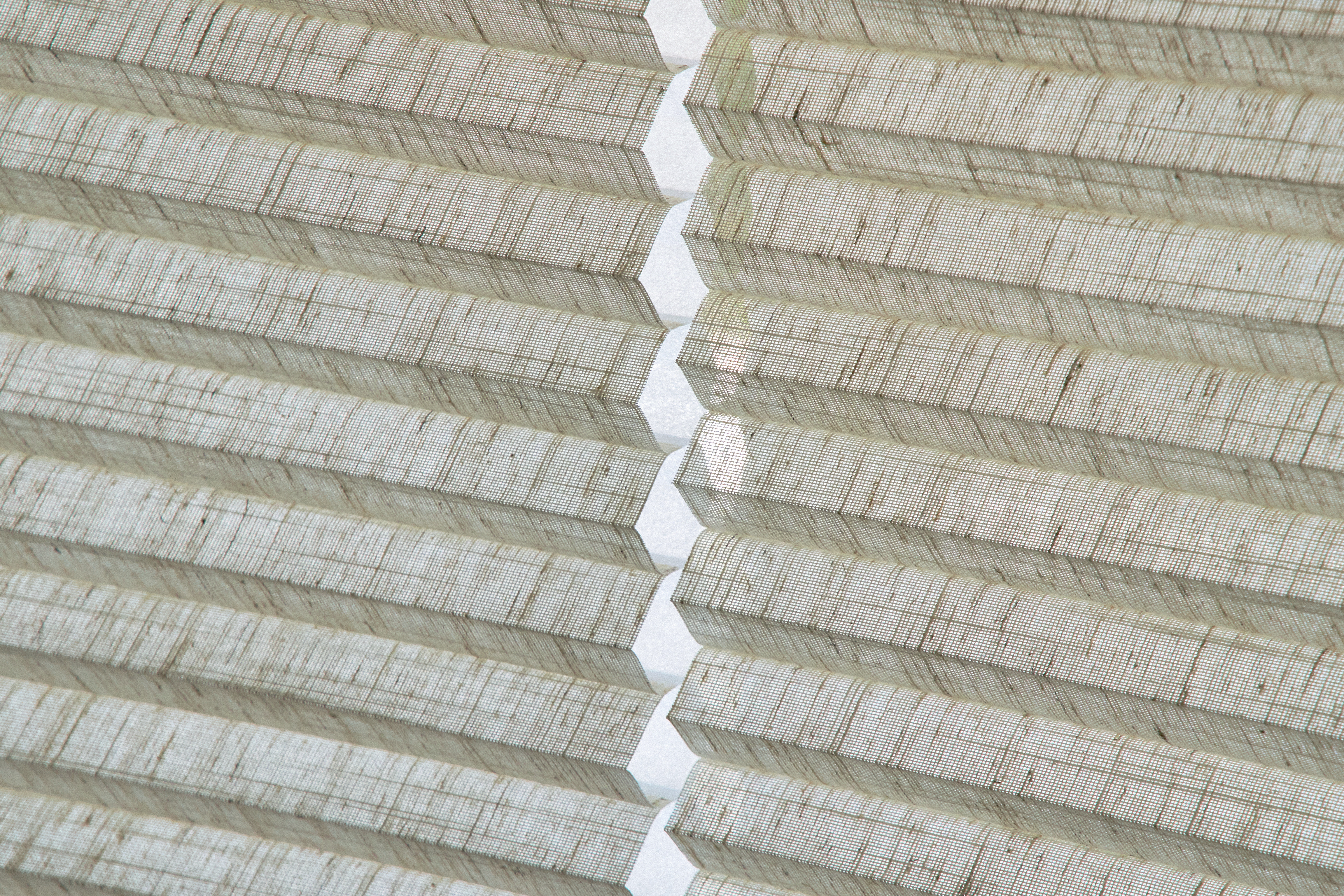 BOLD HONEYCOMB SHADE