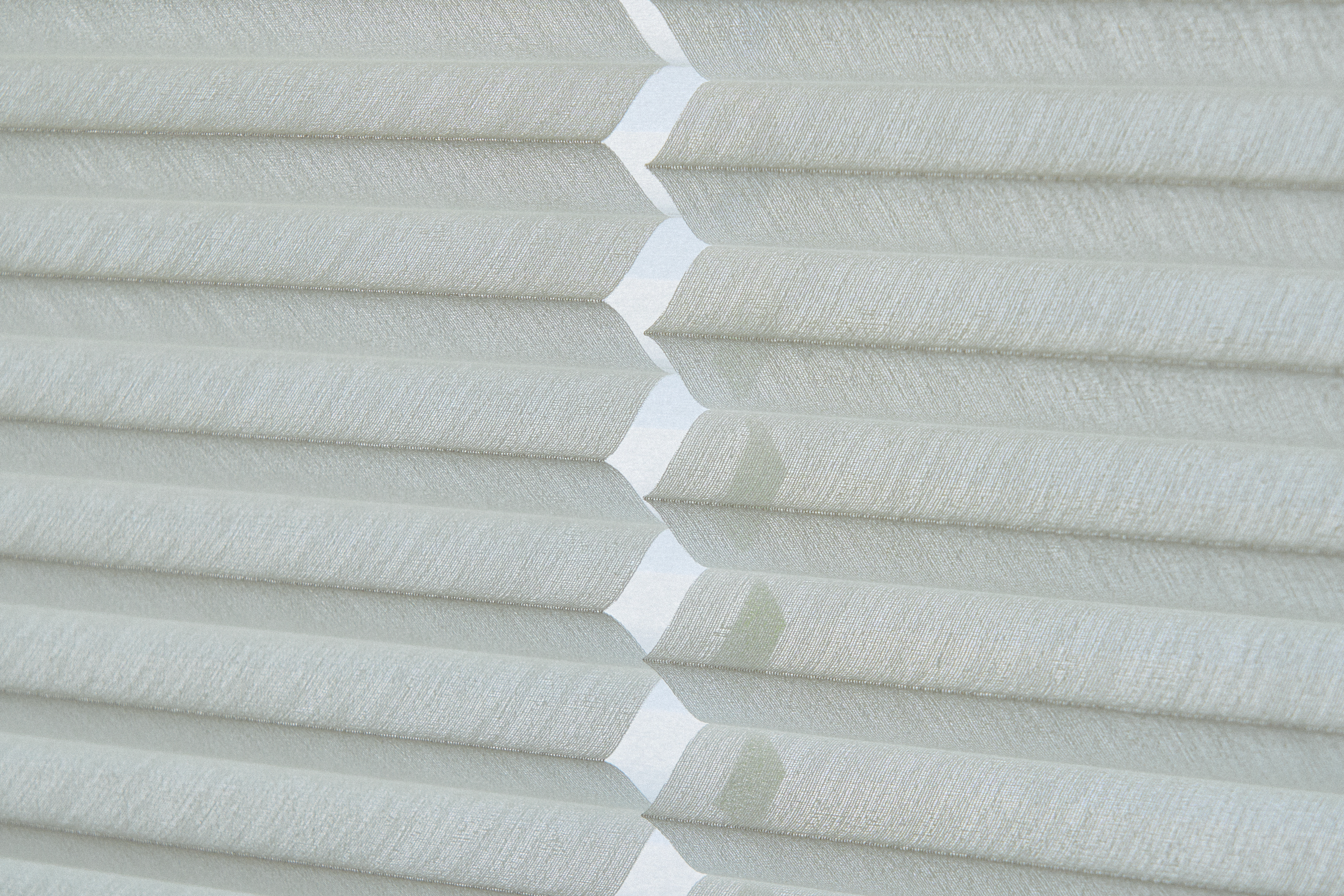 BOLD HONEYCOMB SHADE