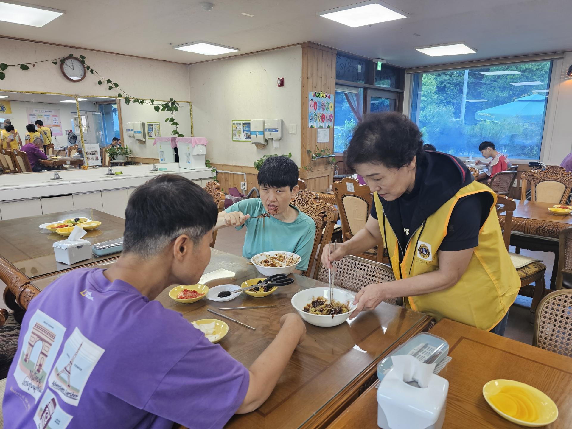 8c814fe559460.jpg