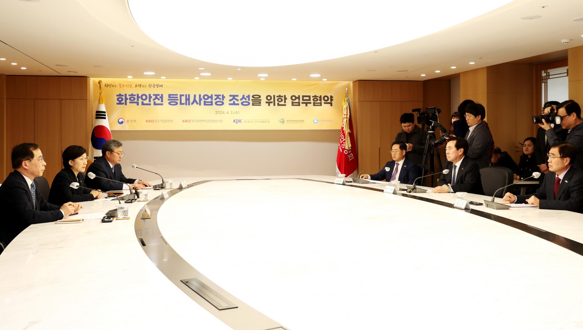 8a244ced004ab.jpg