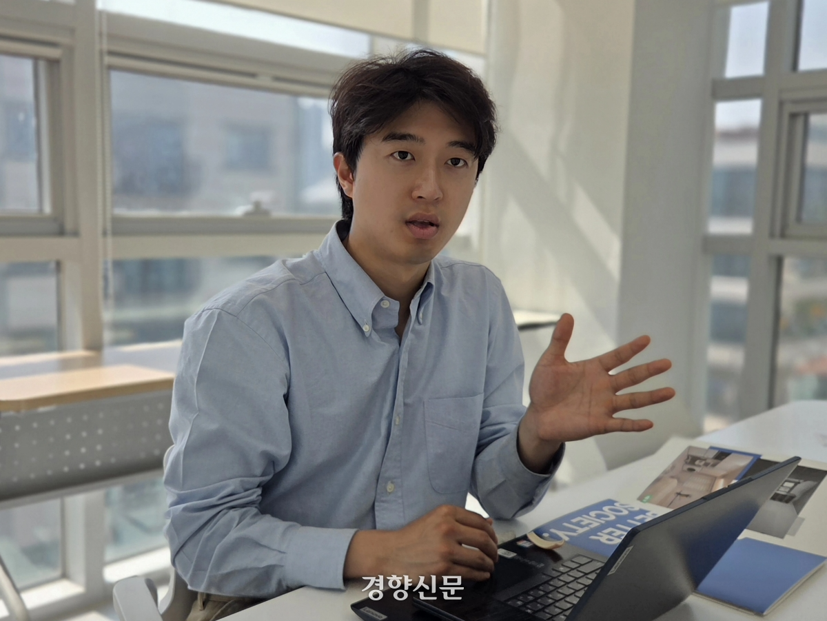 박준길 로카101대표가 지난 15일 서울 광진구 광진경제허브센터에서 사업 구조를 설명하고 있다. 최미랑 기자