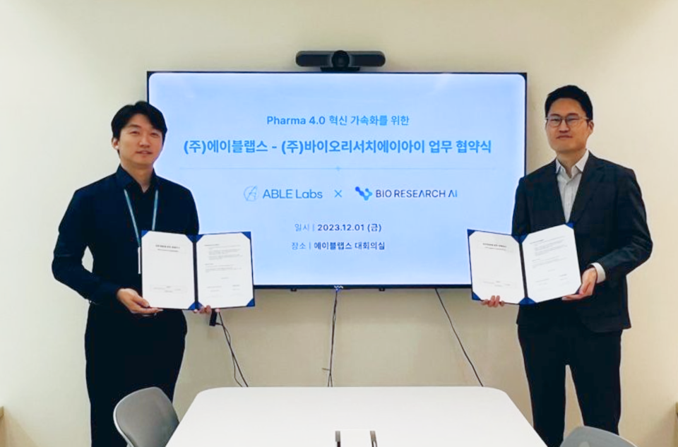 (사진 왼쪽부터) 신상 에이블랩스 대표, 이상윤 바이오리서치에이아이 대표