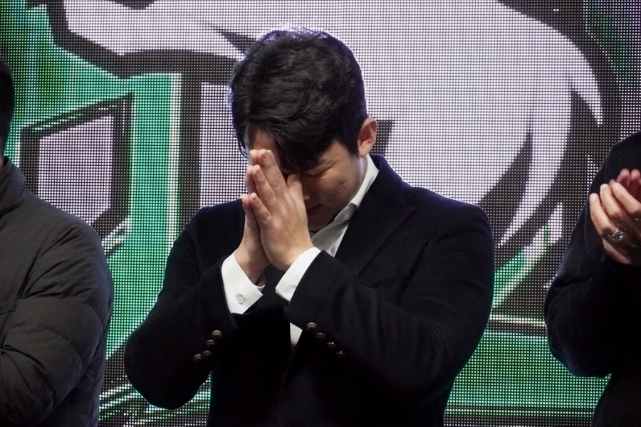 유니콘하우스에서 우승한 신상 에이블랩스 대표가 감격의 눈물을 흘리고 있다. 사진= 유니콘하우스 제공