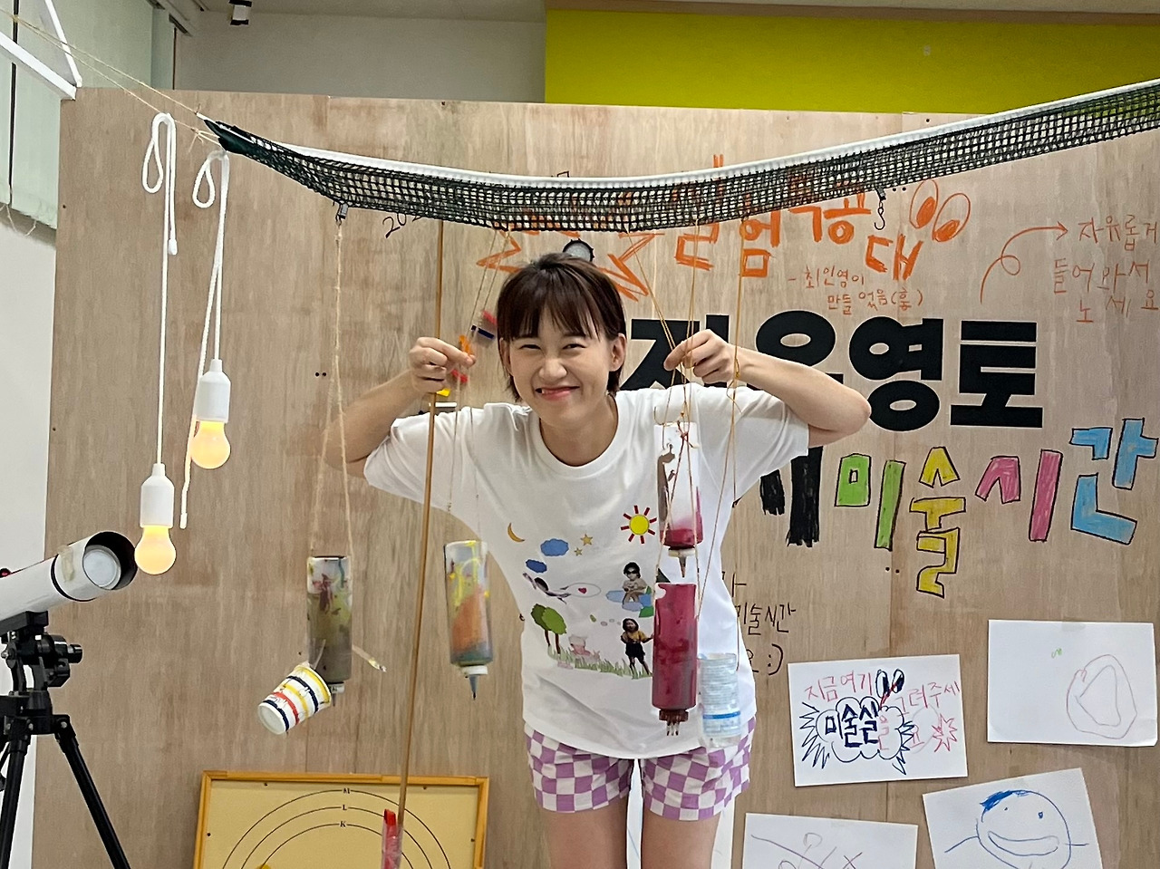 해체하고 조합하고 붙여내며 다양한 변수를 마주하고 정제되지 않은 작업을 일종의 과학실험처럼 풀어내는 최인영님 ⓒ최인영님