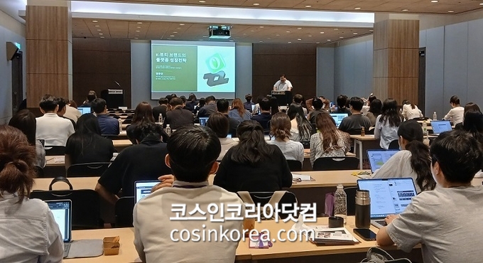 버즈빌 양준균 마케팅헤드는 “해외 진출 전 자사몰, 공구, 오픈마켓, 폐쇄몰 등 다양한 플랫폼에서의 뷰티 브랜드의 성장 방안을 제안”했다.&nbsp;