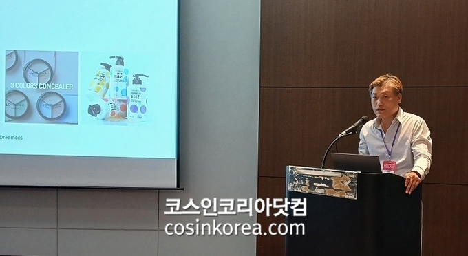 강호민 대표는 “매년 15회 이상 해외 전시회를 간다. 다양한 국가에서 지금 트렌드는 뭘까?를 파악하면서 내 브랜드의 점검 리스트를 만든다"라고 말했다.&nbsp;