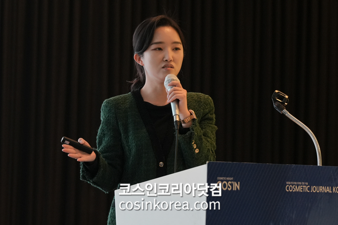 박현진 신한투자증권 리서치본부 연구위원/소비재팀장은 ‘2024 화장품 시장 현황과 2025년 산업 동향 전망’을 통해 2025년 과제로 "국내 화장품 산업이 중기 사이클에 진입하는 상황에서 추가적인 성장동력을 구동하기 위해서는 '넥스트 히어로(next hero)' 상품의 육성이 관건이 될 것으로 보인다"며, "여기에 미국 시장에서의 경쟁 심화, 트럼프 대통령의 보호무역주의 기조 등에 대해서도 적극 대응할 필요가 있다"고 제언했다.