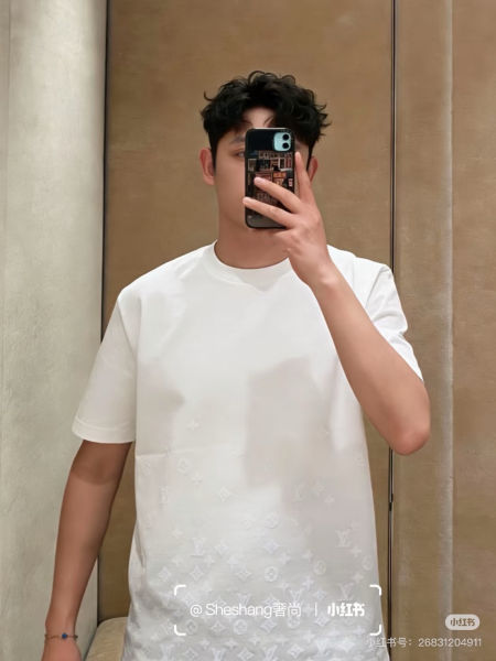 루이비통 모노그램 플록 반팔티