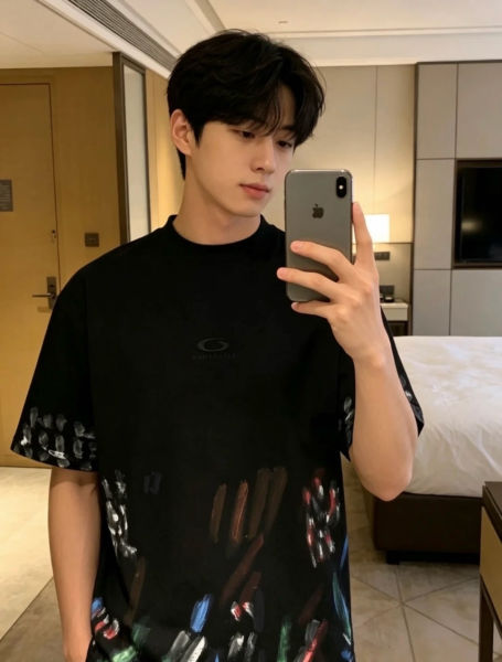 발렌시아가 원형 자수 그래피티 디스트레스드 반팔티