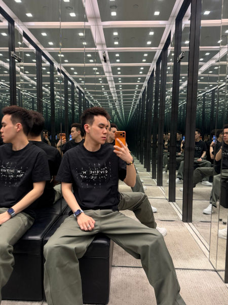 지방시 디스컨스턴추어스 프린트 로고 반팔티