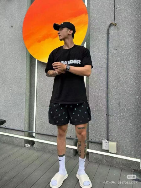 루이비통 그라데이션 모노그램 자수 비치 쇼츠
