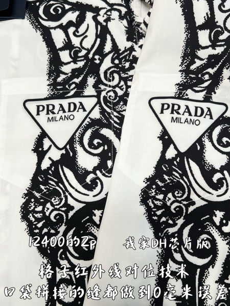 프라다 그래픽 프린트 반팔티