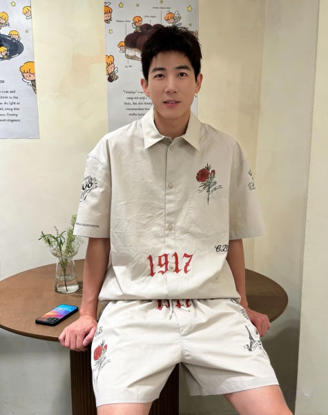 루이비통 타투 프린트 반팔 셔츠