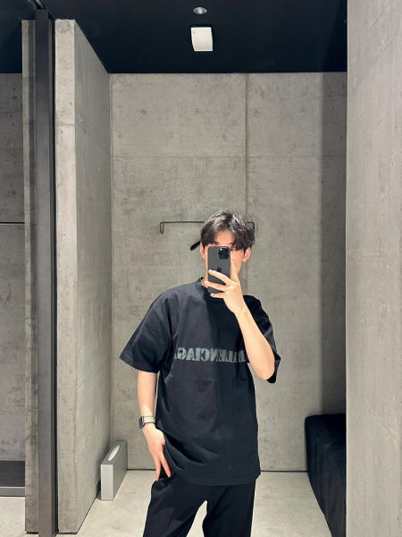 발렌시아가 스텐실 미디움핏 반팔티(2color)