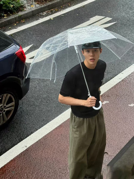 프라다 클래식 로고 자수 울 반팔티(2color)