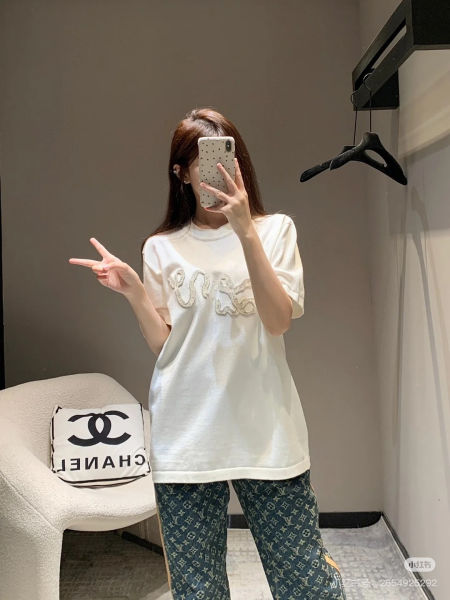 루이비통 뱀띠 리본 자수 니트 반팔티