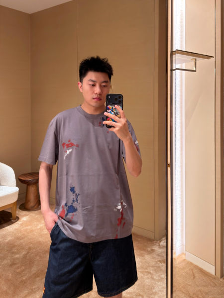 루이비통 아티 모티브 그래픽 티셔츠
