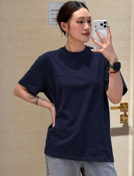 루이비통 클래식 로고 자수 반팔티