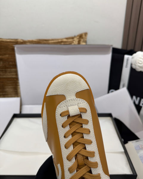 샤넬 더블 C 로고 레이스업 슈즈