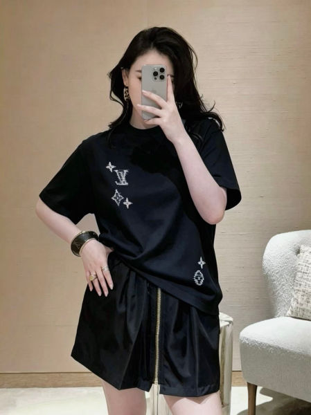 루이비통 엠브로이더드 시그니처 티셔츠(2color)
