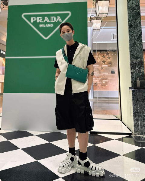프라다 리나일론 카고 반바지