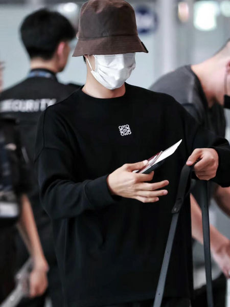 로에베 로고 자수 긴팔 언더 셔츠(2color)