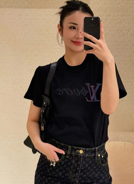 루이비통 그라데이션 프린트 반팔티