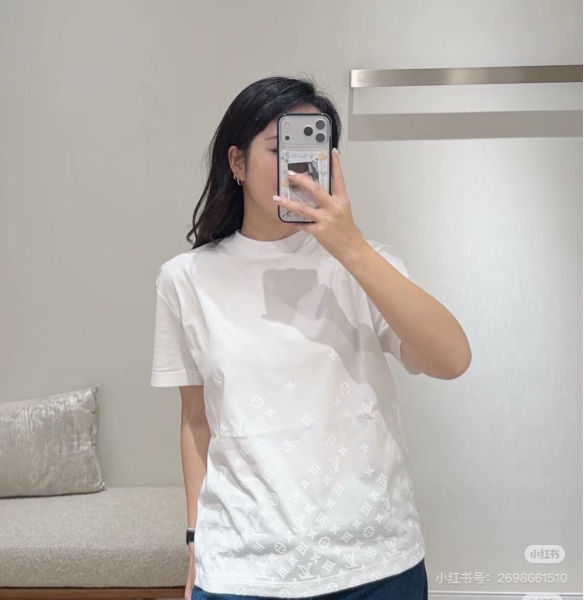 루이비통 모노그램 플록 반팔티