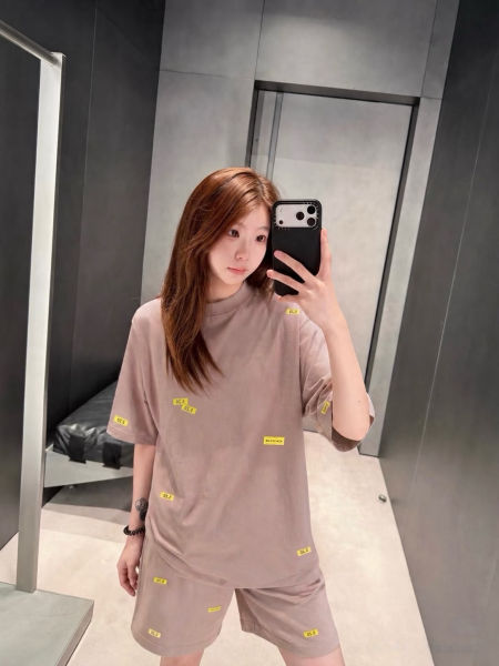 발렌시아가 핑크 오버 테잎 로고 반팔티