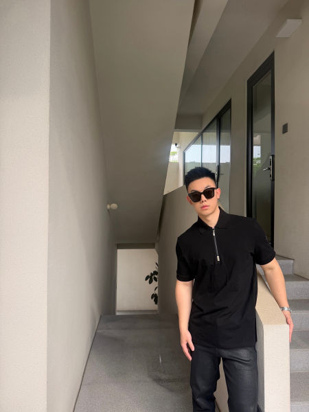 몽x레어 블랙 로고 코튼 피케 하프 지퍼 폴로 셔츠