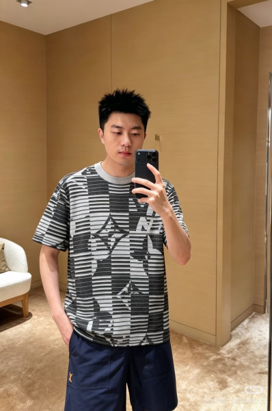 루이비통 옵티컬 일루전 스트라이프 니트 반팔티