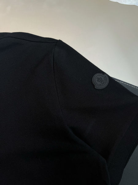 몽x레어 블랙 로고 코튼 피케 하프 지퍼 폴로 셔츠