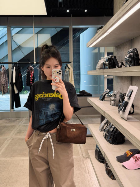 루이비통 디 어드레스 미디엄 핏 티셔츠