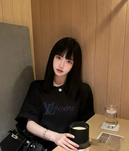 루이비통 그라데이션 프린트 반팔티