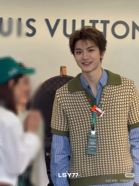 루이비통 런웨이 컬러 블록 자카드 니트 반팔 폴로 셔츠