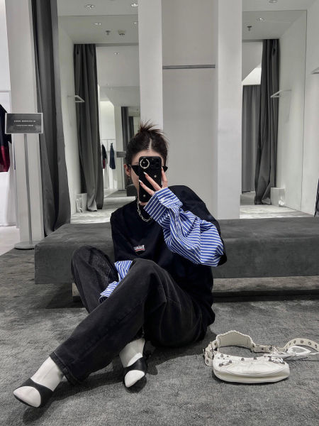 발렌시아가 웨이브 로고 자수 반팔티