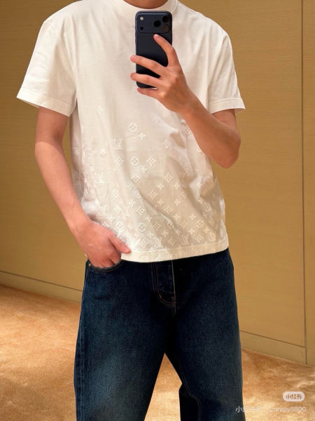 루이비통 모노그램 플록 반팔티