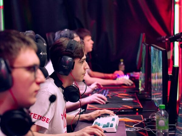 Phygital sports athlete competing