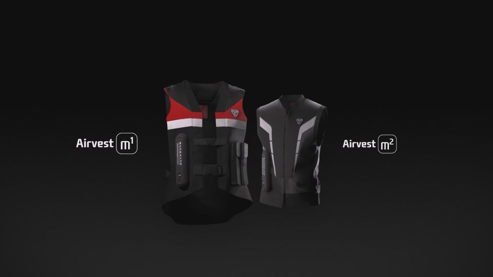 기능 비교가 아닌 디자인 선택의 관점에서 함께 제시된 AIRVEST M1·M2 시각화 장면