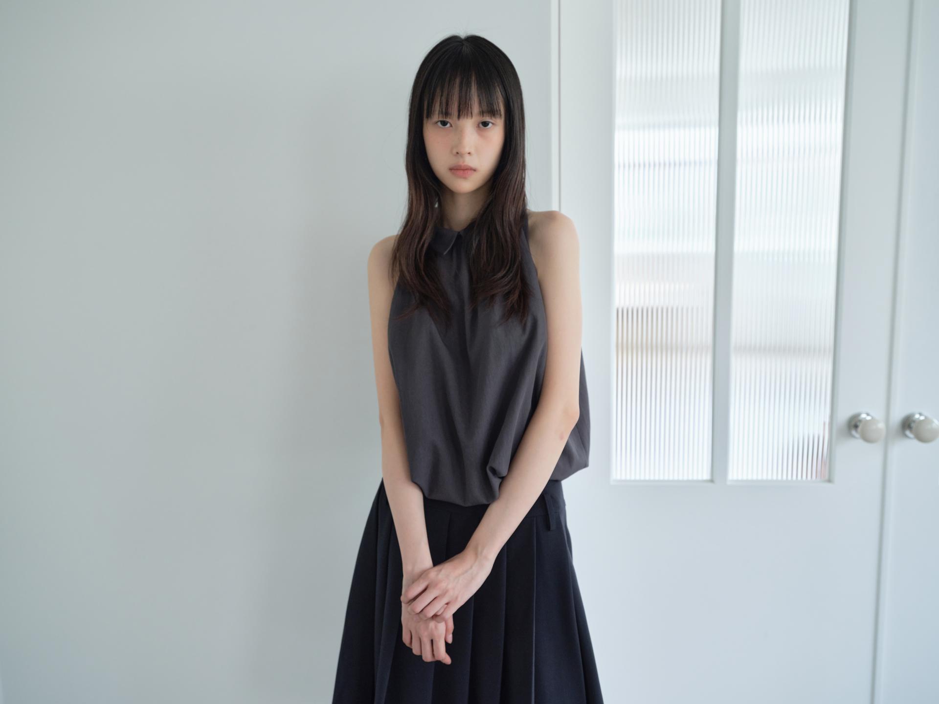 COLLARED HALTER TOP_CHARCOAL