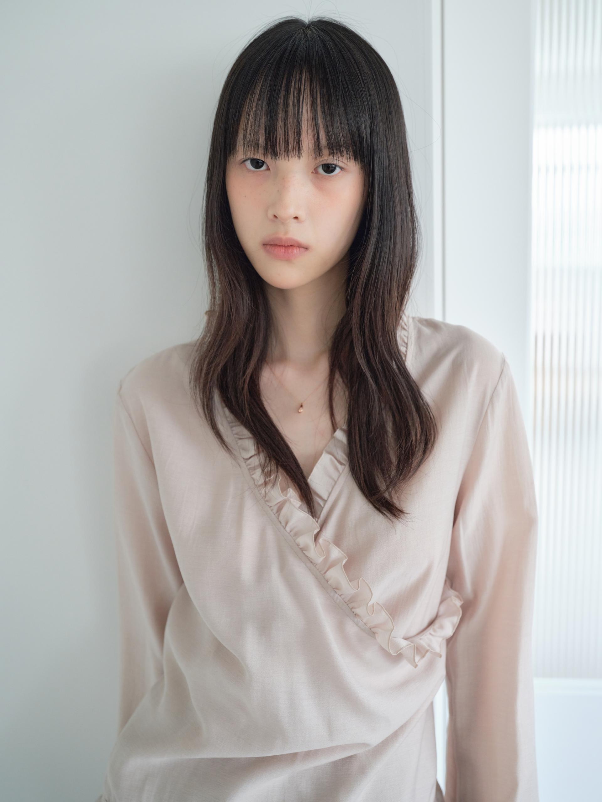 V-NECK RUFFLE WRAP BLOUSE_BEIGE