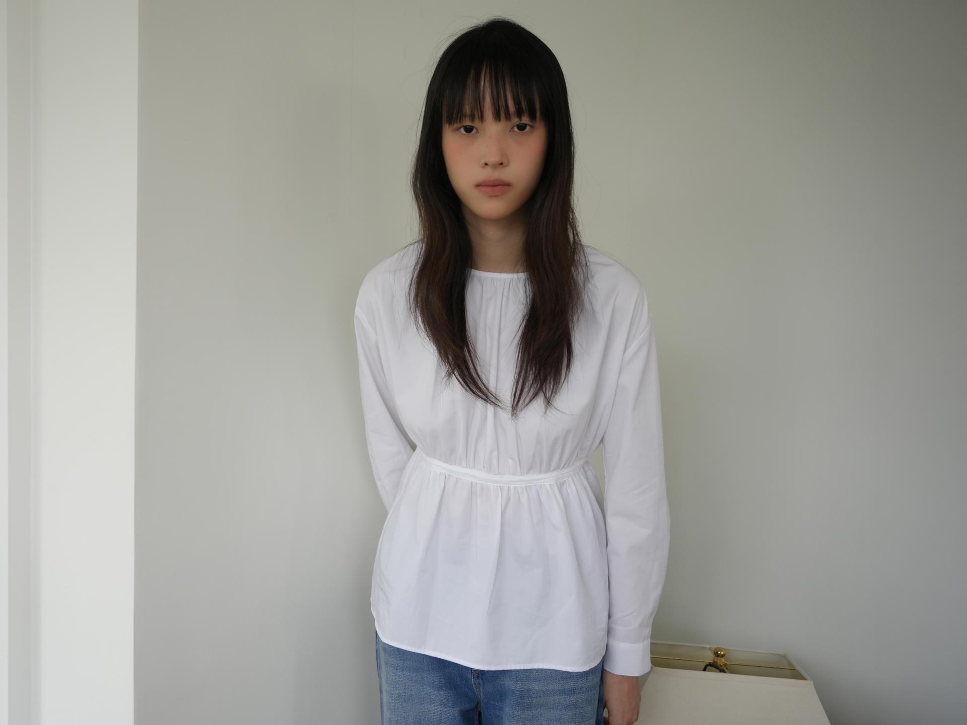 TAPE DETAIL SHIRRED BLOUSE_WHITE